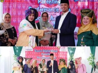 Wako Erman Safar Serahkan Bantuan Chromebook dan Laptop SDN 03 Pakan Kurai Bukittinggi
