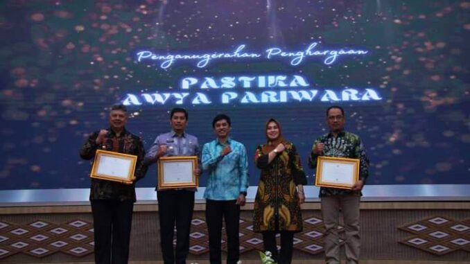 Wali Kota Terima Penghargaan Pastika Awya Pariwara