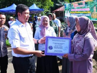 Wali Kota dan Kepala Dinas Ketahanan Pangan, Pertanian dan Perikanan dalam Gerakan Tanam