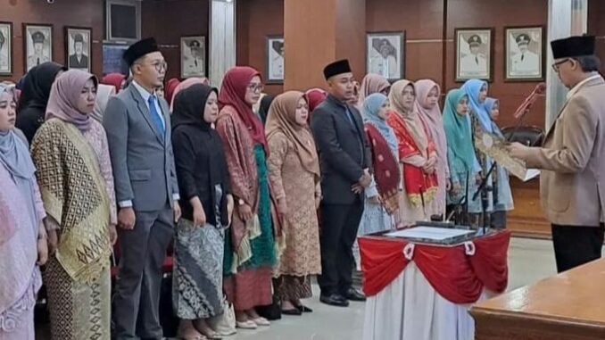154 Tenaga Fungsional di Lingkungan Pemko dilantik Wako Erman Safar.