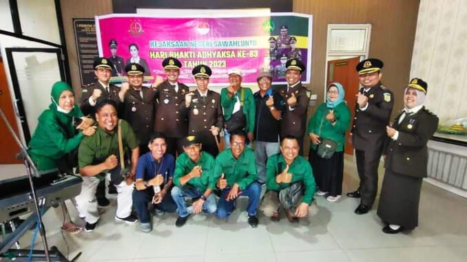 Foto Bersama Kepala Kejaksaan Negeri Sawahlunto bersama Insan Pers