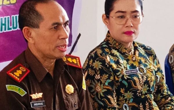 Kepala Kejaksaan Negeri Sawahlunto, Andarias D'Orney dan Ikatan Adhyaksa Dharmakarini, Ny. Lesly Andarias
