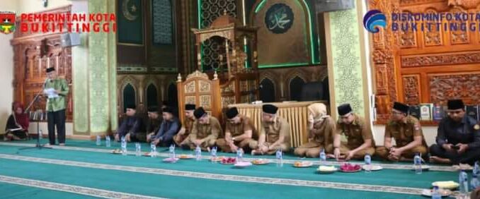 Wako Kukuhkan Pengurus Masjid Tangah Jua Bukittinggi