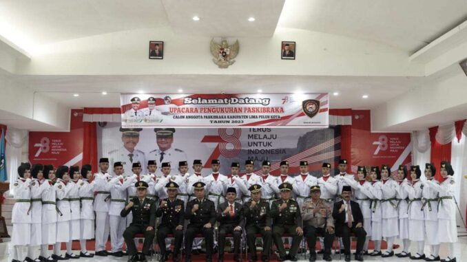 Bupati Limapuluh Kota Kukuhkan 28 Anggota Paskibra 2023