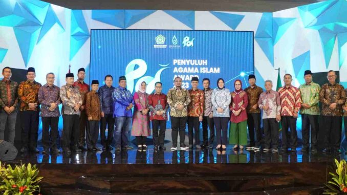 Bupati Safaruddin Terima Penghargaan dari Menteri Agama