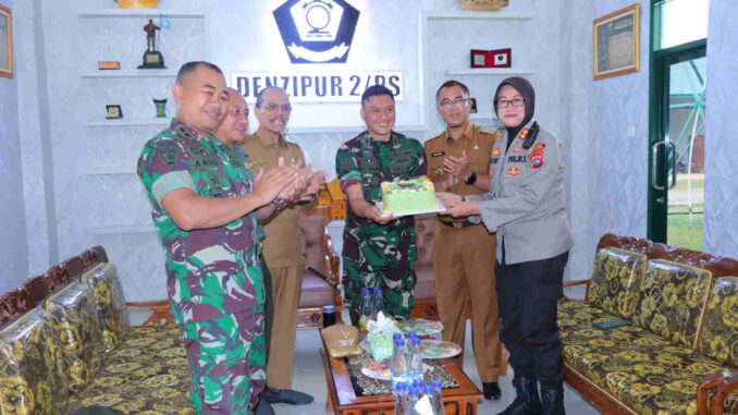 Forkopimda Kota Payakumbuh dan Limapuluh Kota Beri Kejutan Kue Ulang Tahun dalam rangka Hut Denzipur 2Ps