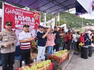 Foto dari kiri Kapolsek Muaro Kalaban, Anggota DPRD, Wali Kota, Ketua TP.PKK Kota Sawahlunto