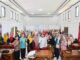 Kepala Dinas Pendidikan bersama Pemateri dan Wali Kota Sawahlunto foto bersama