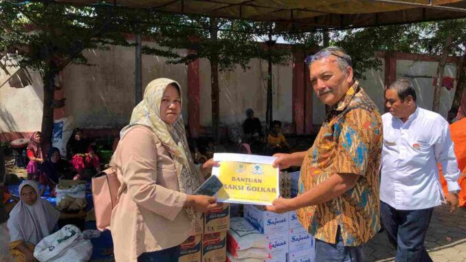 Kepedulian Fraksi Partai Golkar DPRD Sumbar Perhatikan Pengunjuk Rasa Air Bangis Berikan Bantuan