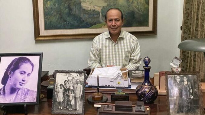 Komjen. Pol. (Purn.) Dr. Boy Rafli Amar, M.H. terima anugerah Bintang Mahaputera Pratama dari Presiden Jokowi. (Dok. Istimewa)