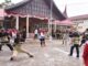 Lomba Tarik Tambang disaksikan oleh Wali Kota bersama Ketua DPRD Kota Sawahlunto