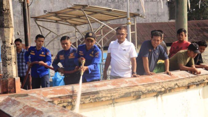Menyambut HUT RI ke-78, Pemko Payakumbuh bersihkan monumen jembatan ratapan Ibu.