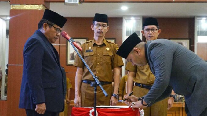 Pelantikan tiga pejabat Eselon II Pemko Bukittinggi