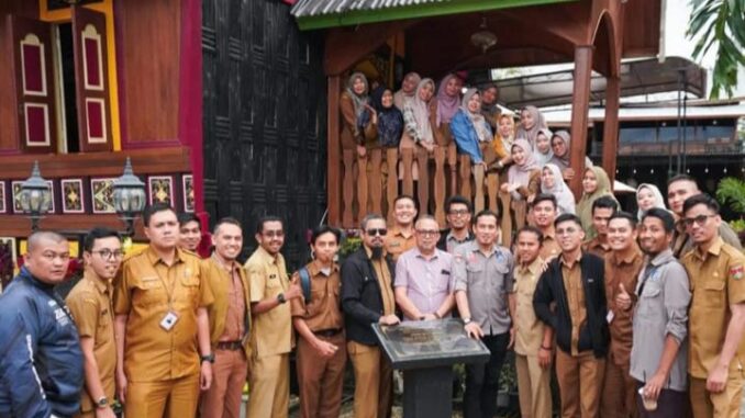 Pelepasan Kadis Kominfo Bukittinggi Erwin Umar.
