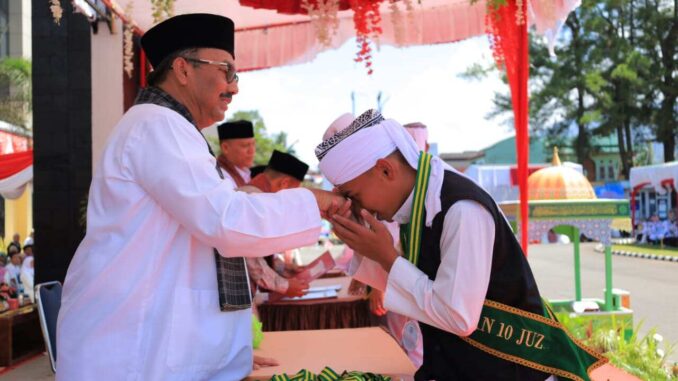 Pemda Pasaman Wisuda 1606 Penghafal Al-Quran