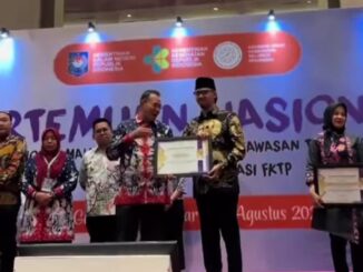 Penghargaan kepada Wako Erman Safar atas upaya pemberantasan penyakit ATM di Bukittinggi
