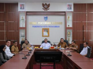 Rida Ananda, didampingi Plh. Sekretaris Daerah, Kabag. Perekonomian Setdako serta anggota TPID Pemko Payakumbuh.