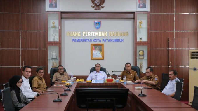 Rida Ananda, didampingi Plh. Sekretaris Daerah, Kabag. Perekonomian Setdako serta anggota TPID Pemko Payakumbuh.