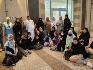 Risti Yuni Lestari saat bersilaturahmi dengan para imigran dan pelajar Indonesia di Arab Saudi. (Dok. Istimewa)