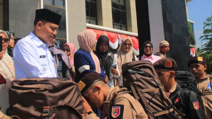 Sabar AS Lepas Kontingen Raimuna Nasional.