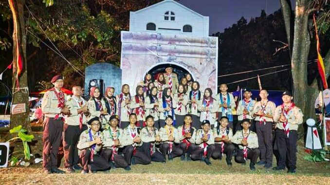 Wakil Wali Kota Sawahlunto H. Zohirin Sayuti foto bersama Kontingen Kwarcab Sawahlunto
