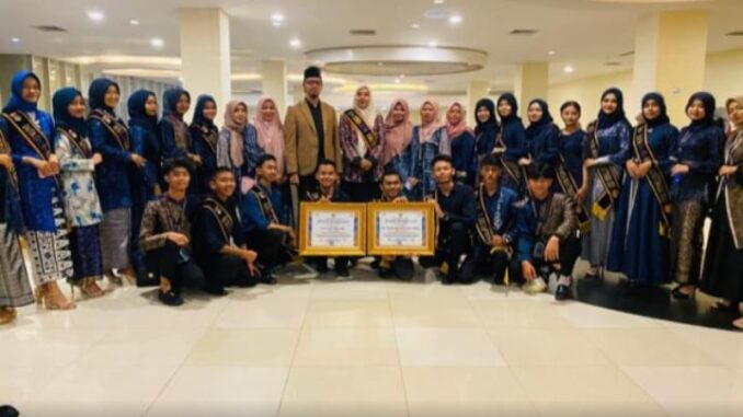 Wako dan Ketua TP PKK Bukittinggi dinobatkan Ayah-Bunda Pengayom GenRe 2023