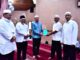 Wali Kota Sawahlunto H. Deri Asta menyerahkan Buku Direktori kepada Pengurus IPHI