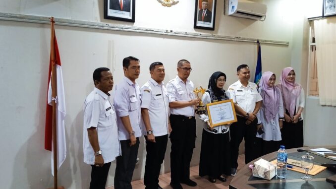 Wali Kota Sawahlunto H. Deri Asta saat foto bersama
