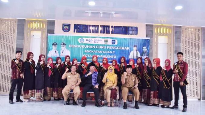 Foto Bersama Wali Kota Sawahlunto dan Kepala Dinas Pendidikan bersama 54 Orang Guru Penggerak