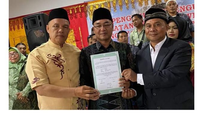 Hendra Panai, Ketua PKPS Bali bersama Camat Lengayang Alpri Yendri dan Ketua IKWAL Bali, Nanda