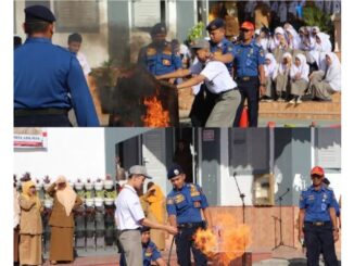 Kadis Damkar dan Penyelamatan Menjadi Irup Pada Upacara Bendera di SMAN 2 Kota Bukittinggi