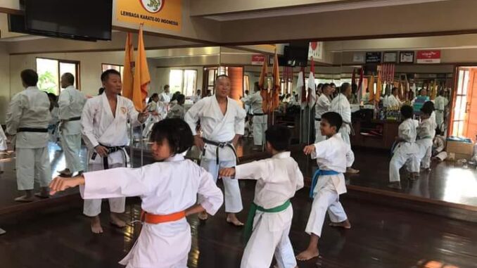 Karateka Dojo Matahari dan SD 9 Jimbaran Digembleng Sensei Nagamori