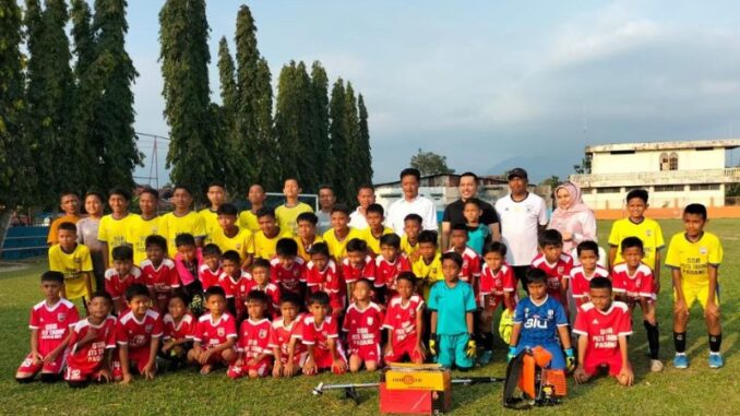 Manufer Putra Firdaus Sambangi Pesepakbola PSTS Saat Sepakat Untuk Gelaran Kompetisi Antar SSB