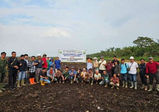 PT.Anam Koto tanam perdana kelapa sawit di Lahan PT.Tulas Sakti Jaya Muaro Kiawai Pasbar