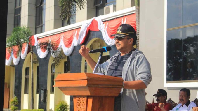 Pemda Pasaman Serahkan Bonus Bagi Atlit