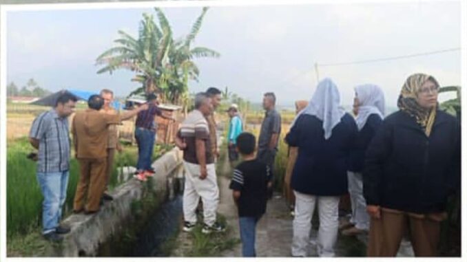 Pemko Bukittinggi serahkan lapangan untuk Bangunan Jalan Usaha Tani Banda Godang.