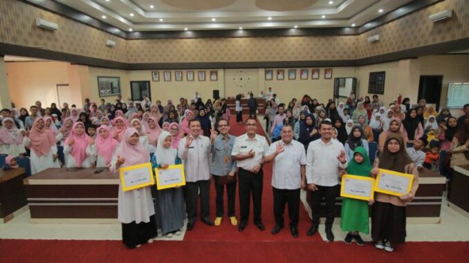 Pemko Payakumbuh Salurkan Beasiswa Bidang Pendidikan