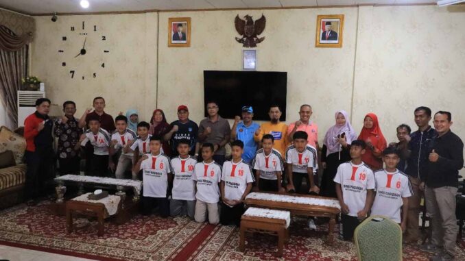 Pj Wako Payakumbuh melepas peserta O2SN dan GSI ketingkat nasional.