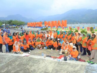 Ramaikan Pantai Carocok Painan, PWPS Nikmati Pesona Ranah Pasisia