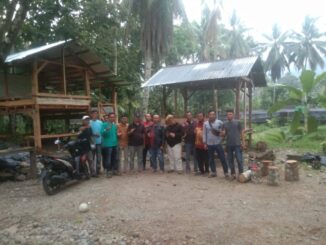 Saidal Masfiyuddin bersama petani Milenial Pessel