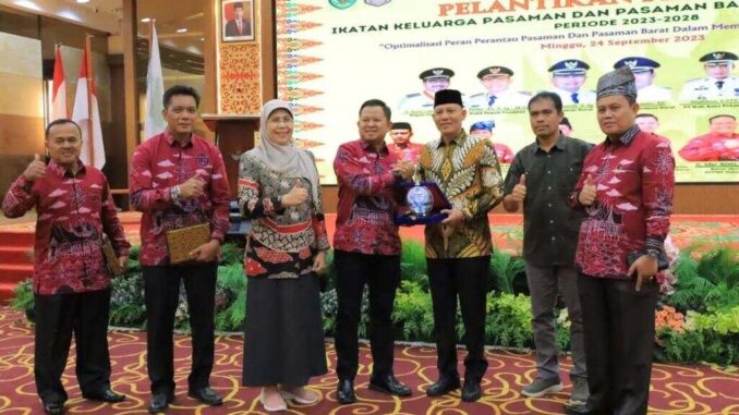Wabup Sabar AS saat menghadiri Pengukuhan IKP-PBR Pekanbaru