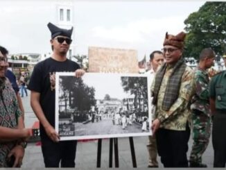 Wako Erman Safar bersama Dirut LKBN ANTARA, membuka pameran foto selayang Minang