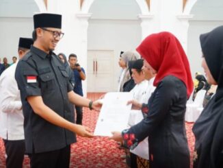 136 PNS dijajaran Pemko Bukittinggi telah menerima SK Kenaikan Pangkat dari Wako Erman Safar