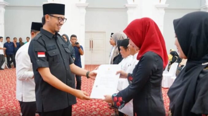 136 PNS dijajaran Pemko Bukittinggi telah menerima SK Kenaikan Pangkat dari Wako Erman Safar