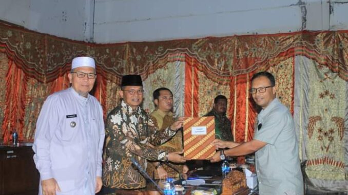 DPRD dan Pemda Pasbar Sepakati Ranperda Perubahan APBD TA 2023