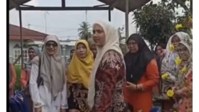 Kunjungan Ketua TP PKK Kota Bukittinggi ke KWT Binaan Dinas Pertanian dan Pangan