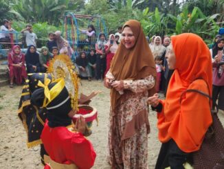 Mantan Bunda Himpaudi Sumbar Nevi Zuairina Irwan Prayitno Empat Kali Kunjungi TK Abdul Majid Aia Gadang Pasbar