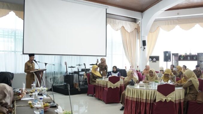 Pelepasan 20 orang Kontingen IGTKI Limapuluh Kota oleh Bupati Safaruddin