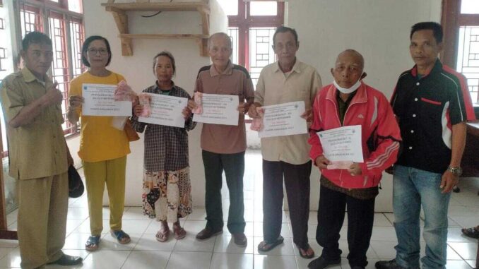 Pemdes Goiso'oinan Bagikan BLT-DD Tahap III Tahun 2023.