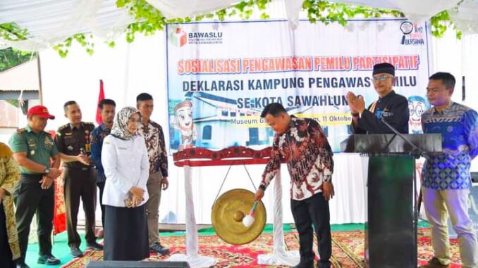 Pemukulan Gong oleh Ketua Bawaslu Provinsi Sumbar